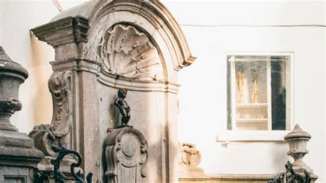 niños haciendo pipi en un arbol|Manneken Pis: 400 años del ‘niño meón’